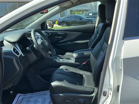 Certified 2024 Nissan Murano SV w/ SV Midnight Edition Package AWD/4WD image 9