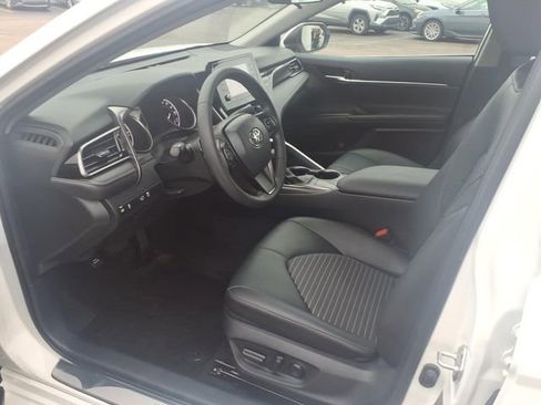 Used 2024 Toyota Camry SE image 3
