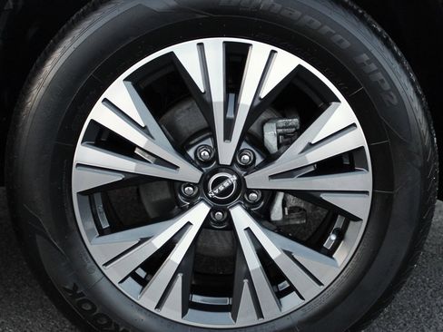 Used 2023 Nissan Rogue SV w/ SV Premium B Package image 11