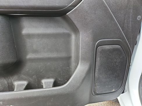 Used 2022 Chevrolet Silverado 2500 Custom w/ Custom Value Package image 13