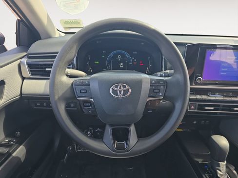 Used 2025 Toyota Camry LE FWD image 12