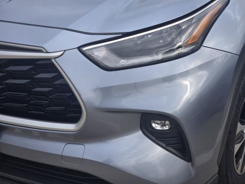 Used 2021 Toyota Highlander XLE FWD image 9