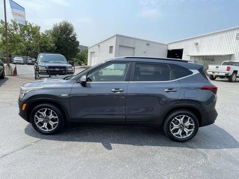 Used 2021 Kia Seltos EX AWD/4WD image 2