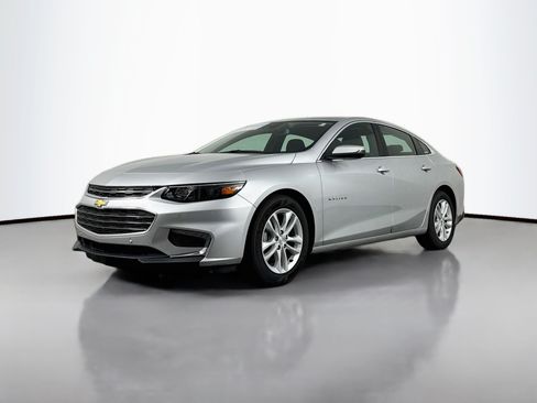 Used 2018 Chevrolet Malibu LT w/ Driver Confidence Package FWD image 3