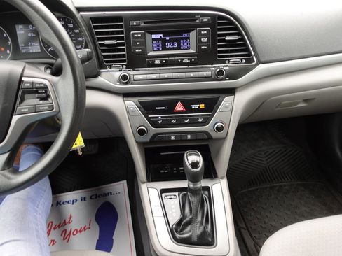 Used 2017 Hyundai Elantra SE FWD image 10
