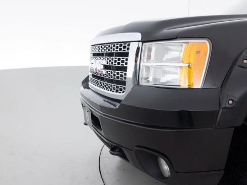 Used 2013 GMC Sierra 2500 Denali w/ Suspension Package, Off-Road AWD/4WD image 15