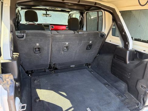 Used 2019 Jeep Wrangler Unlimited Rubicon AWD/4WD image 10