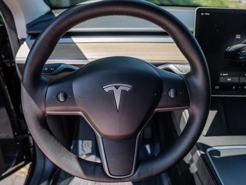 Used 2025 Tesla Model Y Long Range RWD image 5