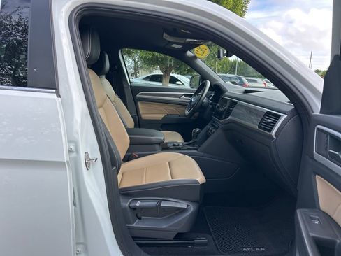Used 2022 Volkswagen Atlas Cross Sport SE image 42
