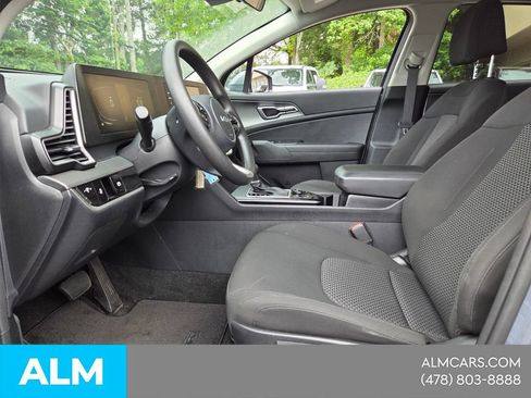 Used 2025 Kia Sportage LX FWD image 3