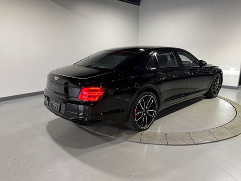 Used 2024 Bentley Flying Spur V8 AWD/4WD image 24
