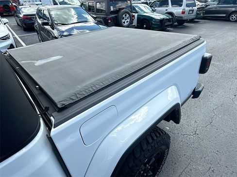 Used 2022 Jeep Gladiator Willys image 30