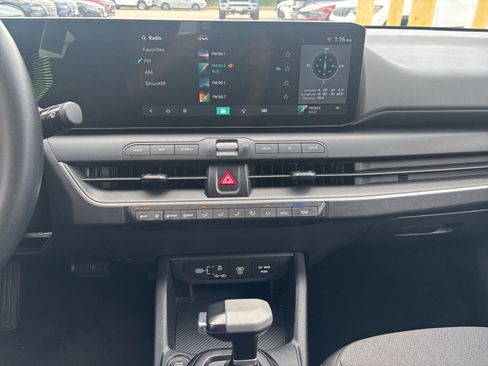 Used 2025 Kia K4 LXS image 17