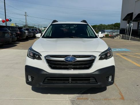 Used 2020 Subaru Outback Premium AWD/4WD image 2