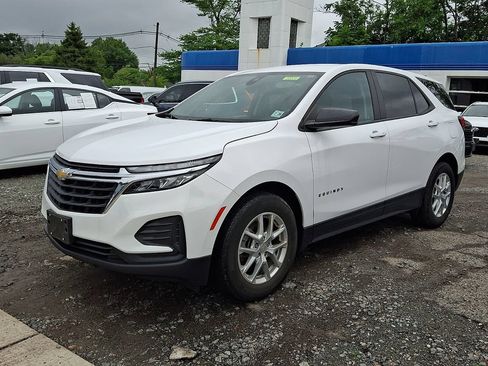 Certified 2023 Chevrolet Equinox LS w/ LS Convenience Package FWD image 3