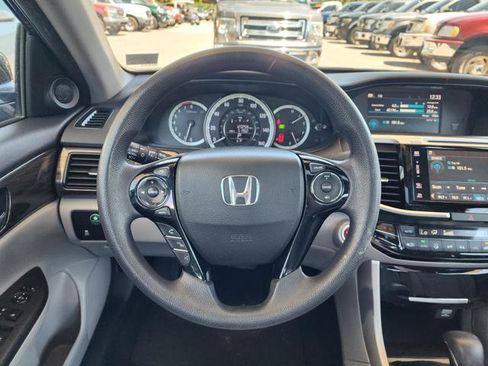 Used 2017 Honda Accord EX image 19