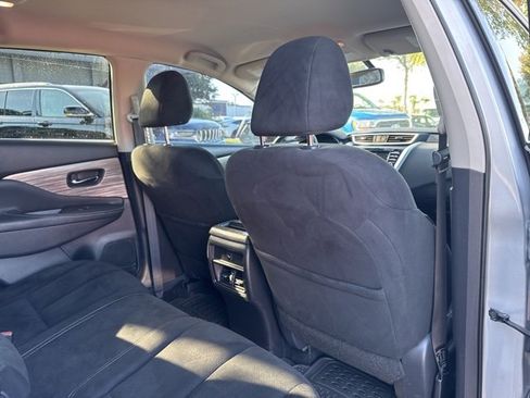 Used 2018 Nissan Murano SV image 18