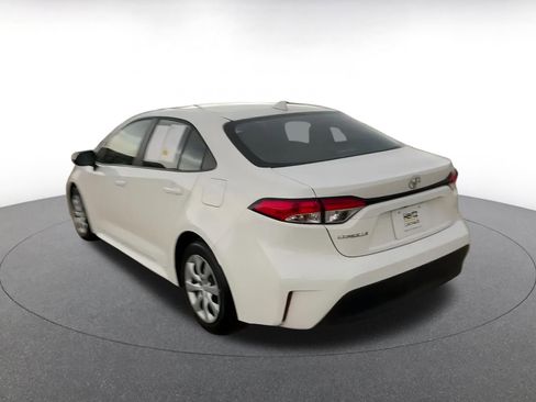 Used 2025 Toyota Corolla LE image 11