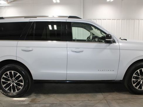 Used 2025 Ford Expedition Platinum image 11