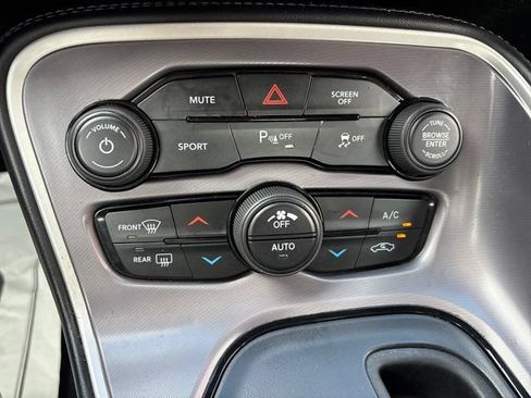 Used 2021 Dodge Challenger SXT w/ Driver Convenience Group RWD image 26