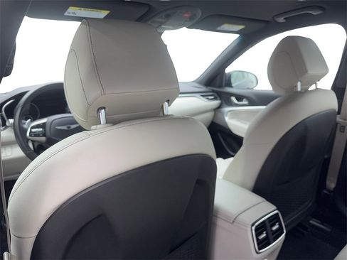 Used 2025 Genesis G70 2.5T image 37