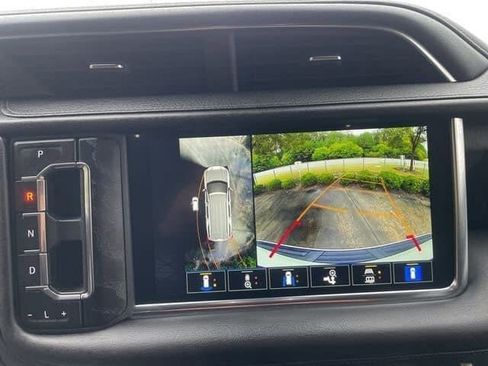 Used 2024 GMC Yukon XL Denali image 30