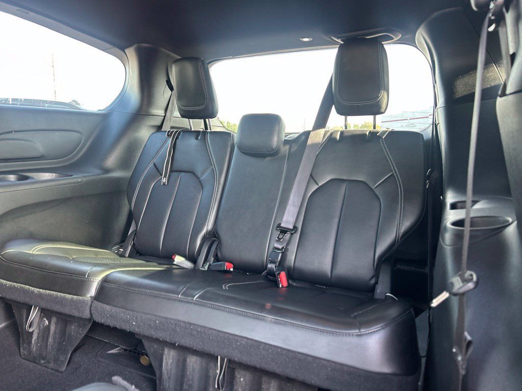 Used 2025 Chrysler Pacifica Select FWD image 8