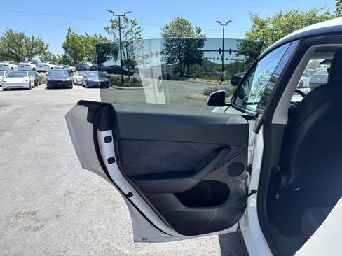 Used 2022 Tesla Model Y Performance AWD/4WD image 21