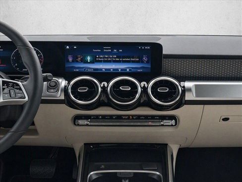 Used 2026 Mercedes-Benz GLB 250 image 24