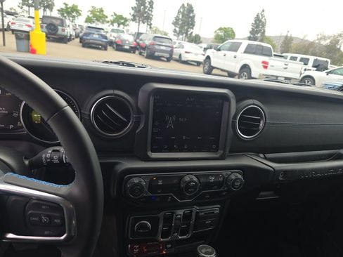 Used 2023 Jeep Wrangler Unlimited Rubicon 4xe AWD/4WD image 6