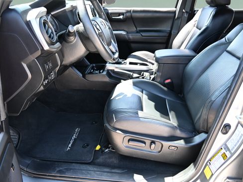 Used 2022 Toyota Tacoma Limited AWD/4WD image 18