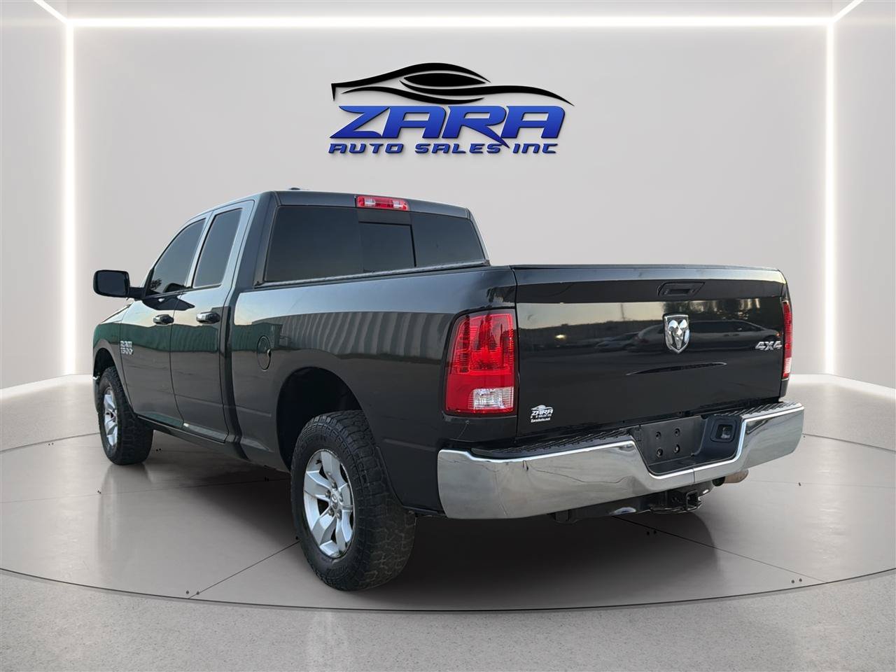 Used 2017 RAM 1500 Classic SLT AWD/4WD image 5