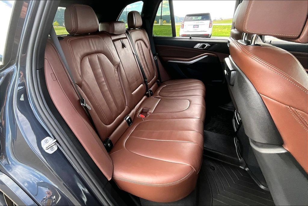 Used 2022 BMW X5 xDrive40i w/ M Sport Package AWD/4WD image 27
