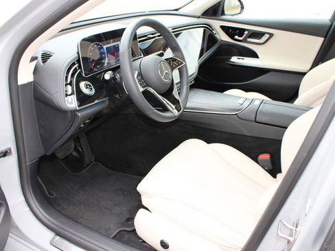 Used 2025 Mercedes-Benz E 350 4MATIC Sedan image 12