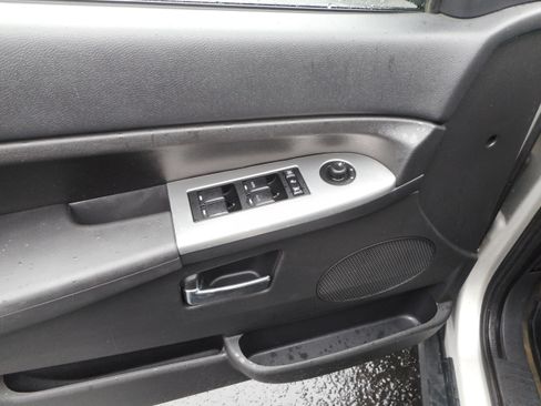 Used 2009 Jeep Grand Cherokee Laredo AWD/4WD image 15