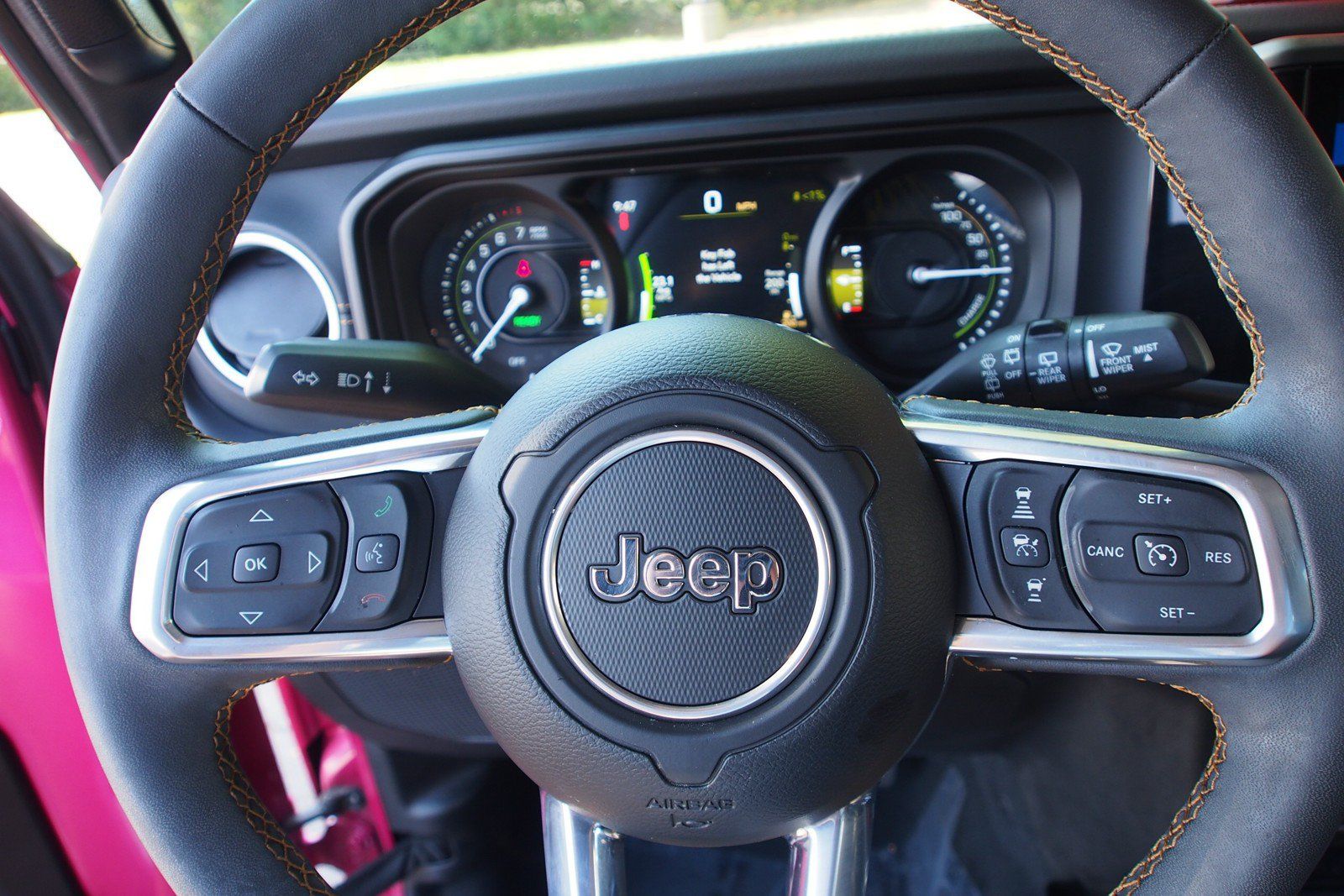 Used 2024 Jeep Wrangler Unlimited Sahara w/ Technology Group AWD/4WD image 21