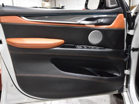 Used 2016 BMW X5 M image 14