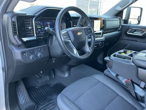 Used 2025 Chevrolet Silverado 2500 LT w/ Convenience Package image 19