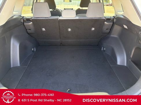 Used 2020 Toyota RAV4 XLE w/ Convenience Package FWD image 36