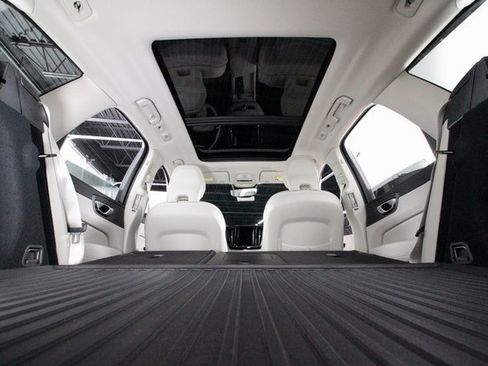 Certified 2025 Volvo XC60 B5 Core w/ Protection Package Premier image 33