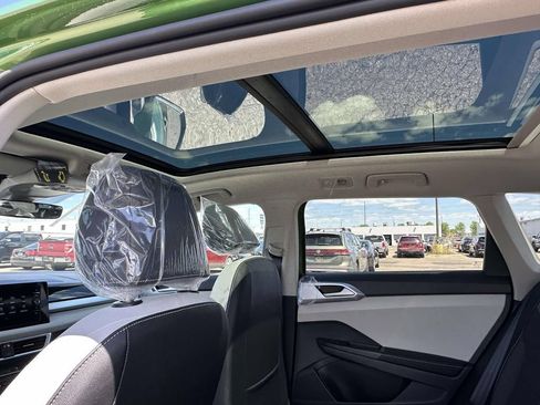 New 2026 Volkswagen Taos SE FWD image 10