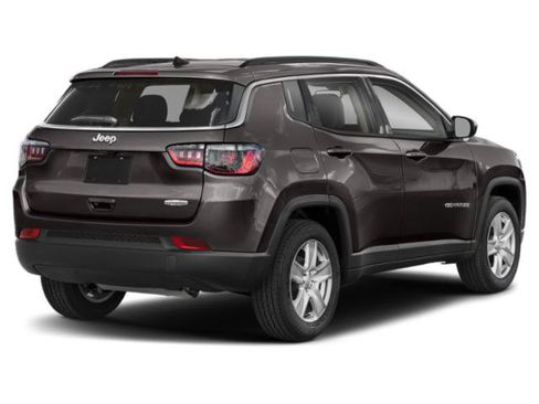 Certified 2022 Jeep Compass Latitude w/ Sun and Sound Group AWD/4WD image 3