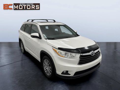 Used 2016 Toyota Highlander XLE AWD/4WD image 7