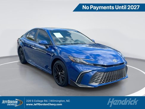 Used 2026 Toyota Camry SE FWD image 1