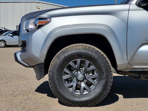 Used 2023 Toyota Tacoma SR5 w/ Technology Package image 9