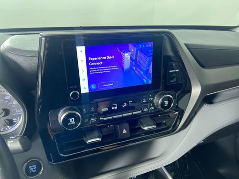 Used 2023 Toyota Highlander LE image 27