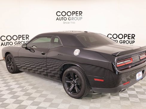 Used 2017 Dodge Challenger SXT image 19