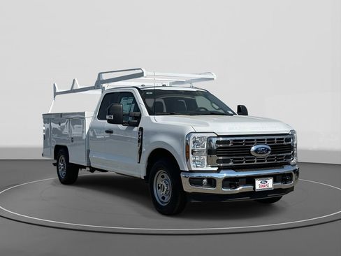 New 2025 Ford F350 XL w/ XL Chrome Package image 4