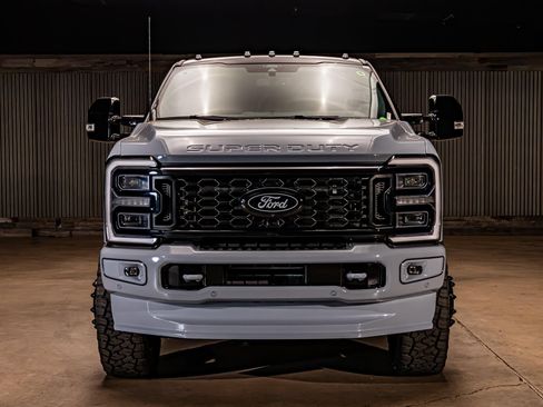 Used 2026 Ford F350 Platinum w/ FX4 Off-Road Package AWD/4WD image 4