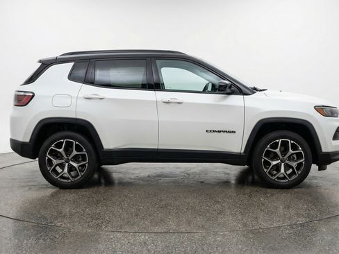 Used 2025 Jeep Compass Limited image 11